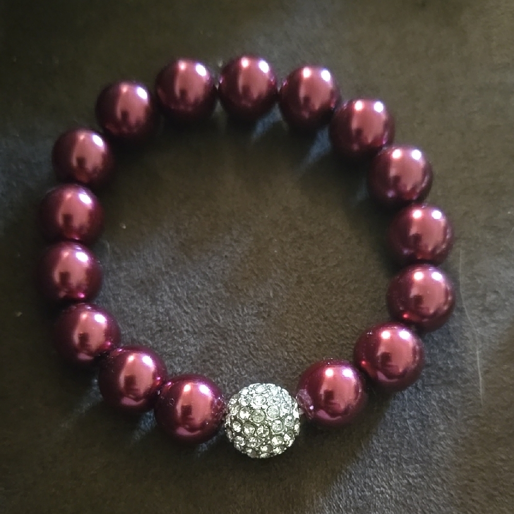 Elegant Burgundy Beaded Bracelet with Silver Accent‎